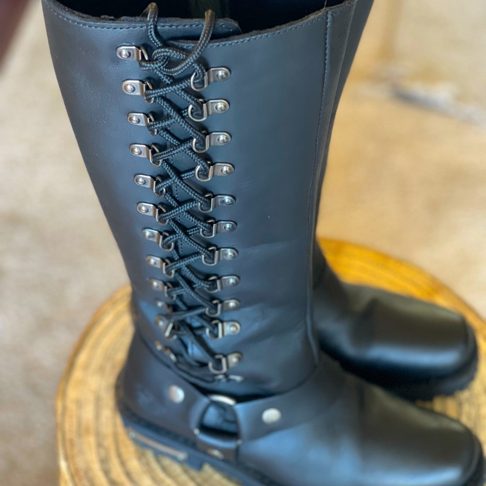 Women’s Milwaukee leather motorcycle boots. Size 7